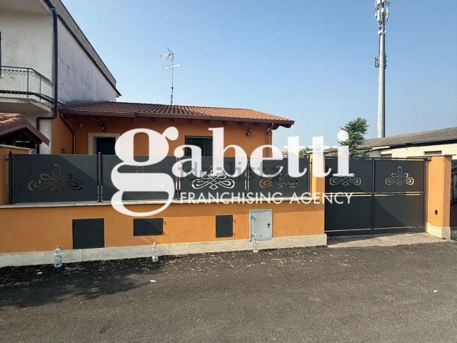 Villetta bifamiliare in vendita di 144 m² in Via Armando Luciani