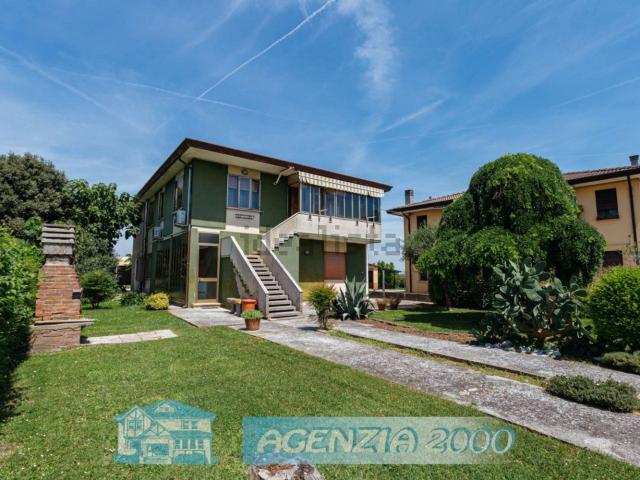 Villetta bifamiliare in vendita di 144 m² in Via Caneva, 3