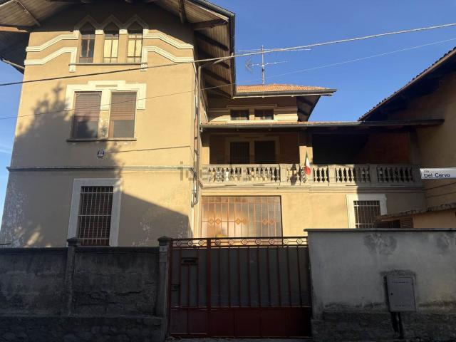 Villetta bifamiliare in vendita di 144 m² in Via del Cervo, 4