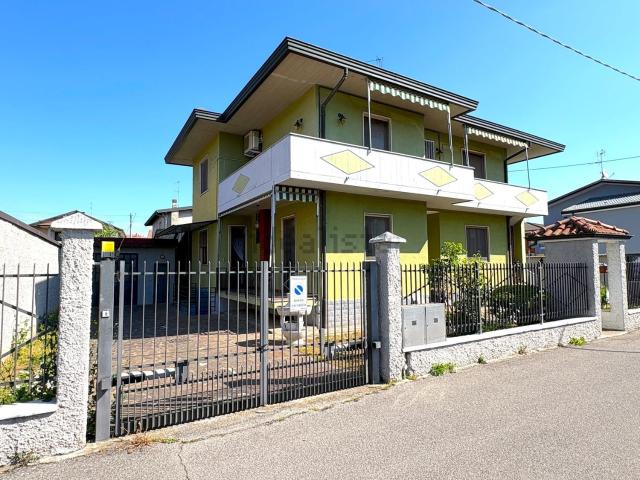Villetta bifamiliare in vendita di 144 m² in Via Don Ultimo M 66