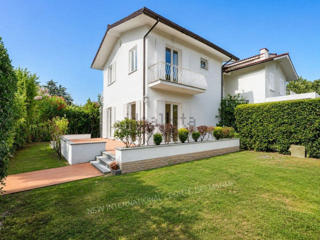 Villetta bifamiliare in vendita di 144 m² in Via Giovanni XXIII