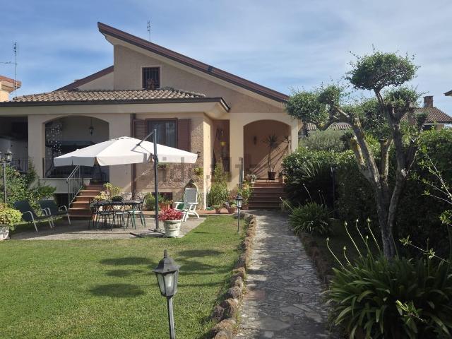 Villetta bifamiliare in vendita di 144 m² in Via Giovanni Pacchioni, 36