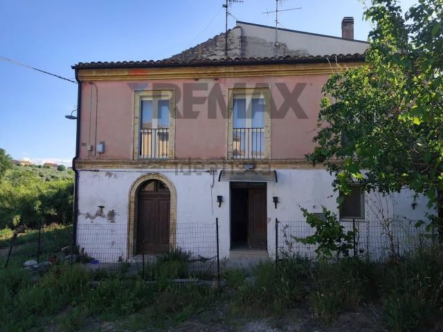 Villetta bifamiliare in vendita di 145 m² in Contrada Santa Maria, 3