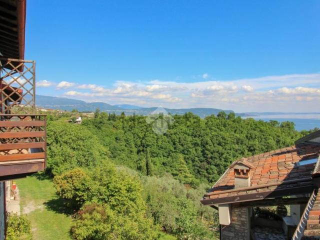 Villetta bifamiliare in vendita di 145 m² in Via Bezzuglio