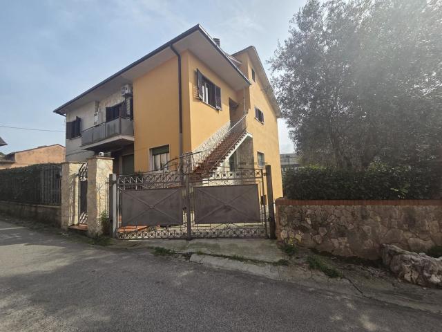 Villetta bifamiliare in vendita di 145 m² in Via Boschetto