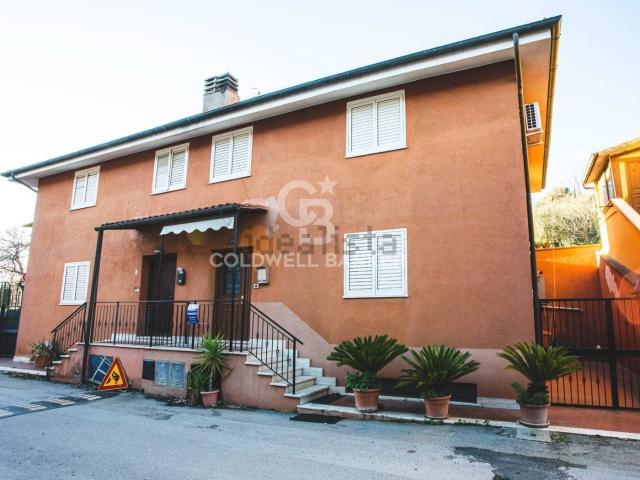 Villetta bifamiliare in vendita di 145 m² in Via Camillo Benso Conte di Cavour, 5
