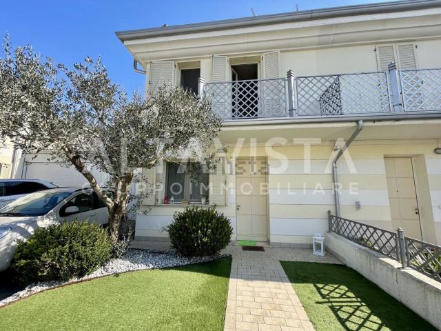 Villetta bifamiliare in vendita di 145 m² in Via Custoza, 73