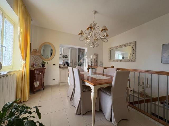 Villetta bifamiliare in vendita di 145 m² in Via dei Saraceni, 17