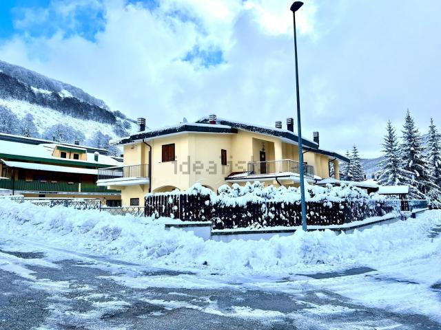 Villetta bifamiliare in vendita di 145 m² in Via dei Pastori