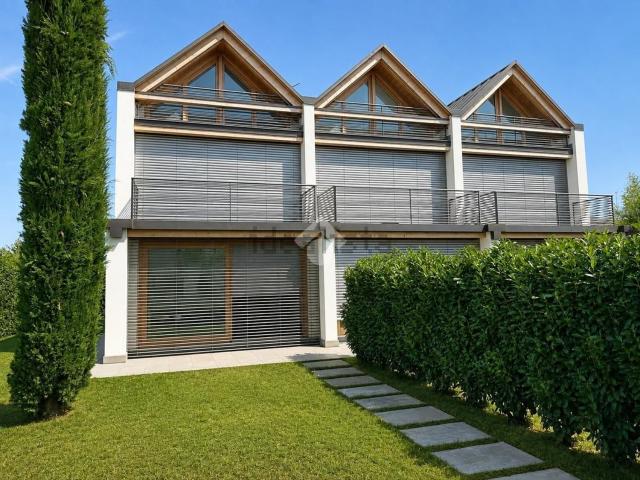 Villetta bifamiliare in vendita di 145 m² in Via del Pozzo, 14