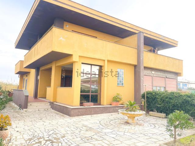 Villetta bifamiliare in vendita di 145 m² in Via delle Colombe, 2