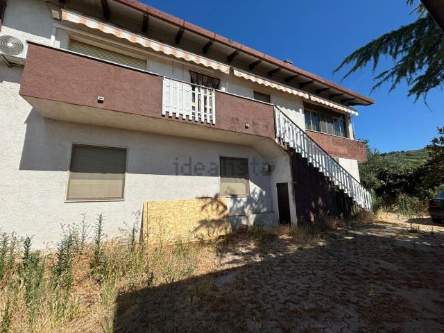 Villetta bifamiliare in vendita di 145 m² in Via Dragonara