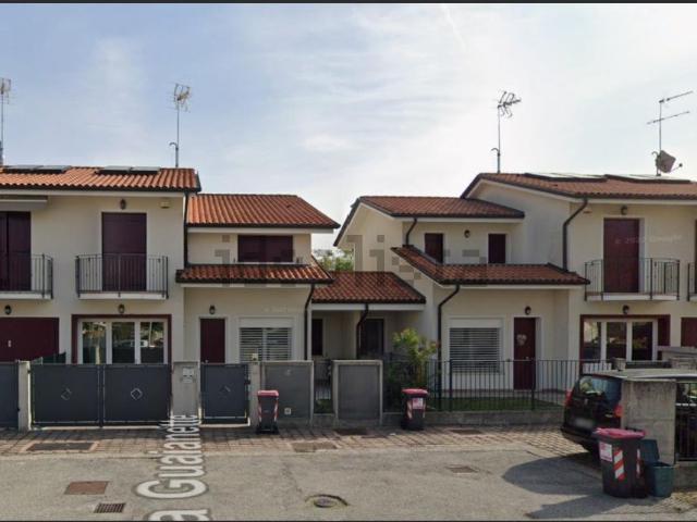 Villetta bifamiliare in vendita di 145 m² in Via Guaianette, 19