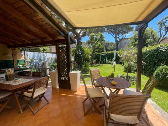 Villetta bifamiliare in vendita di 145 m² in Via Marotta