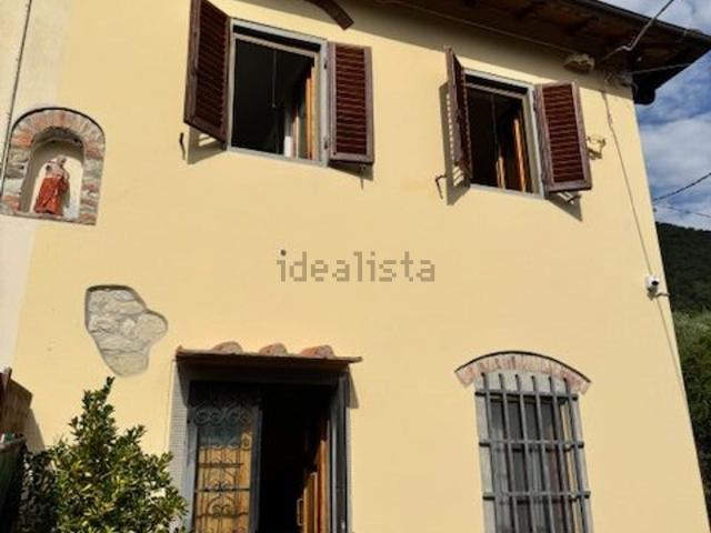 Villetta bifamiliare in vendita di 145 m² in Via Montetrini, 3