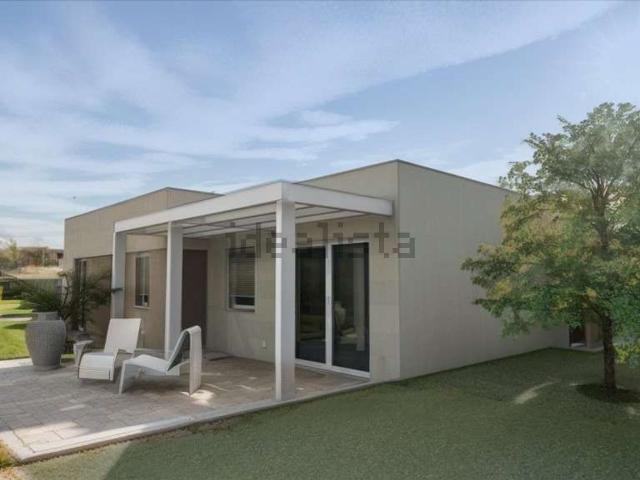 Villetta bifamiliare in vendita di 145 m² in Via Stradoncello, 6