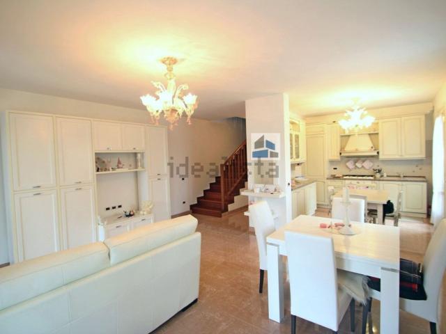 Villetta bifamiliare in vendita di 145 m²