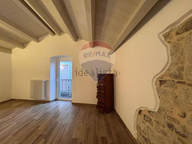 Villetta bifamiliare in vendita di 146 m² in Via Castello, 15