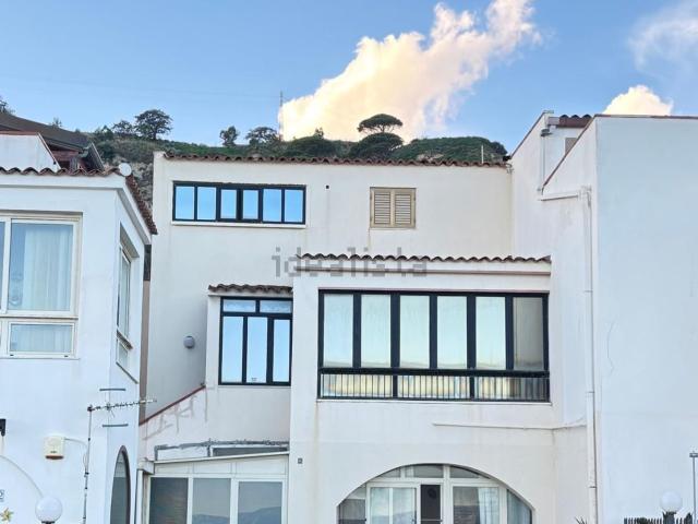 Villetta bifamiliare in vendita di 148 m² in Contrada Runci Santa Margherita