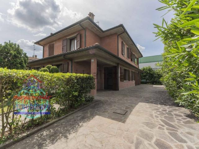 Villetta bifamiliare in vendita di 148 m² in Via Giovanni XXIII, 14