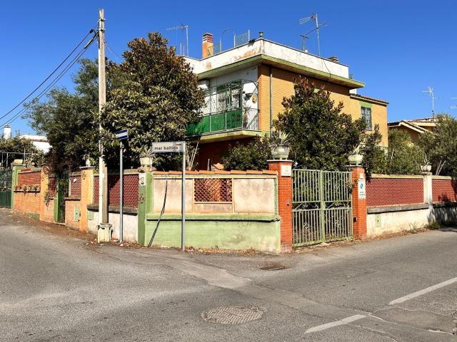 Villetta bifamiliare in vendita di 148 m² in Via Mar Baltico, 2