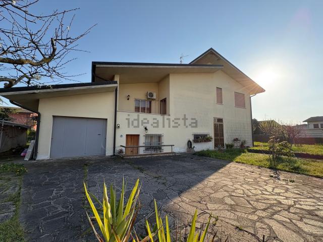 Villetta bifamiliare in vendita di 149 m² in Via G. Garibaldi, 87