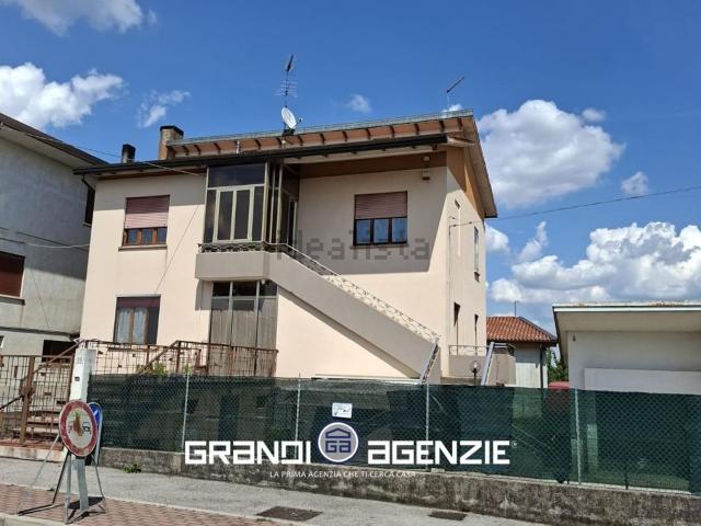Villetta bifamiliare in vendita di 149 m² in Via Genio Zappatori, 89