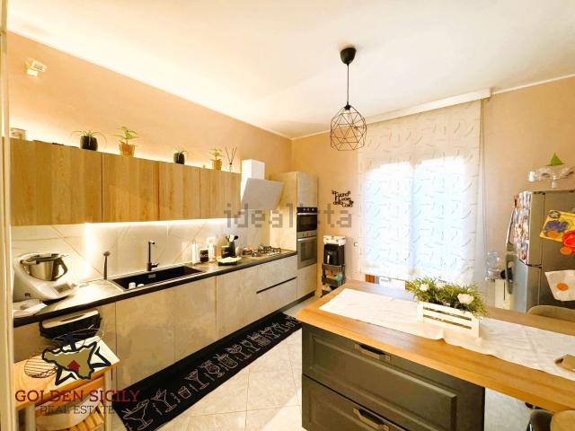 Villetta bifamiliare in vendita di 153 m² in Via Butera
