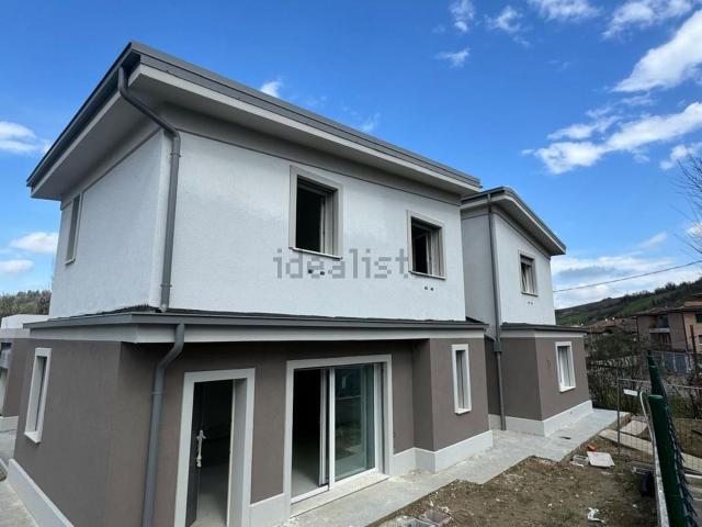 Villetta bifamiliare in vendita di 153 m² in Via Fornace