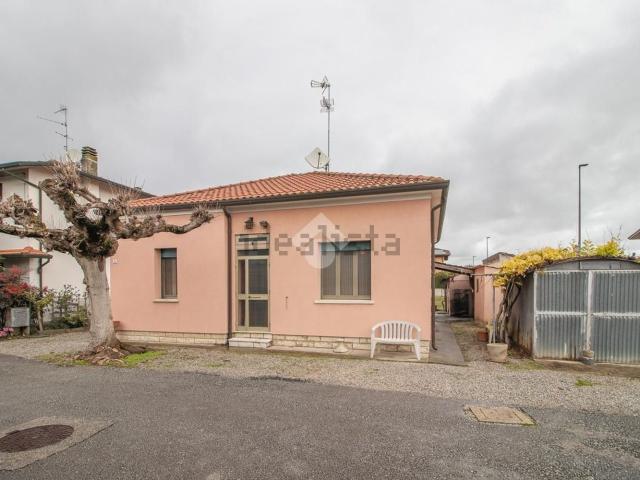Villetta bifamiliare in vendita di 153 m² in Via Martiri della Libertà, 14
