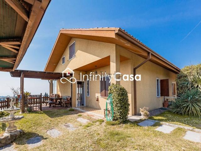 Villetta bifamiliare in vendita di 150 m² in Località Ceriel