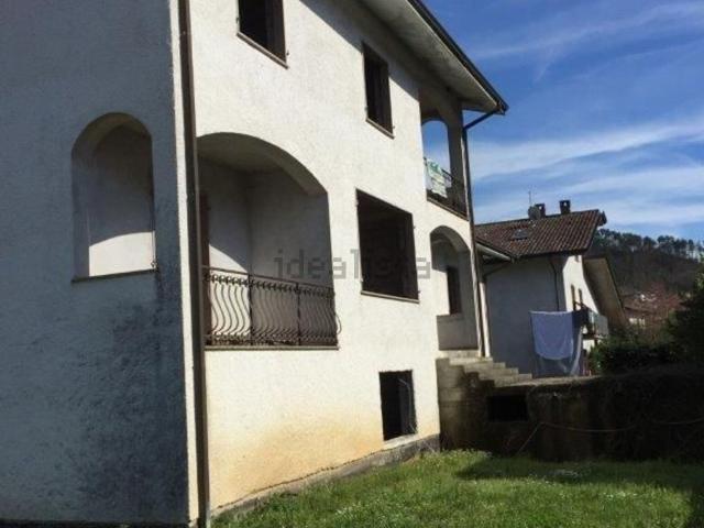 Villetta bifamiliare in vendita di 150 m² in Strada Statale 1, 115
