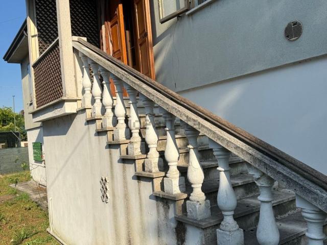 Villetta bifamiliare in vendita di 150 m² in Via Ticino