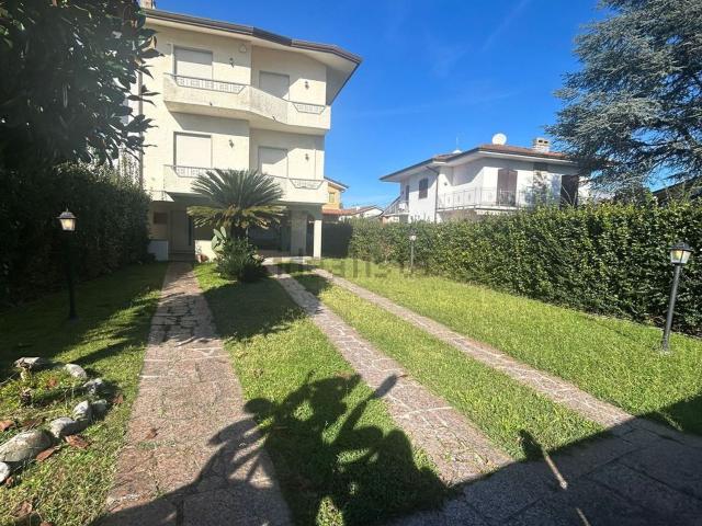 Villetta bifamiliare in vendita di 150 m² in Via Tonfano, 172