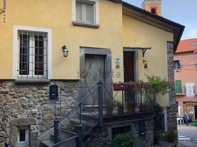 Villetta bifamiliare in vendita di 150 m² in Via Vittorio Alfieri, 2