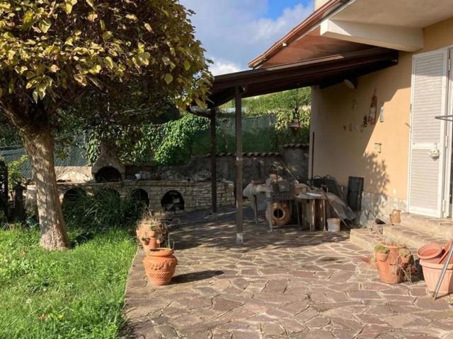 Villetta bifamiliare in vendita di 150 m² in Via Arno