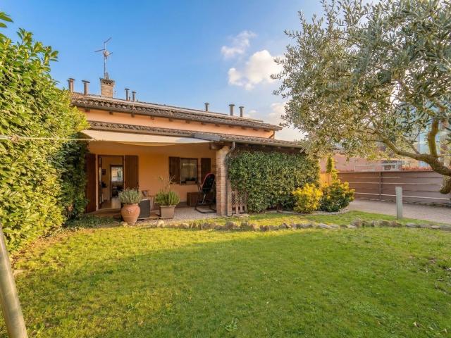 Villetta bifamiliare in vendita di 150 m² in Via Augusto Franzoj, 6