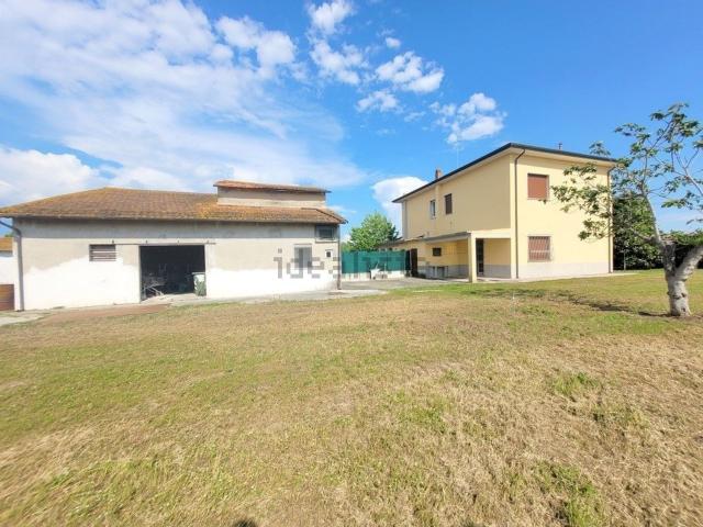 Villetta bifamiliare in vendita di 150 m² in Via Aurelia Sud