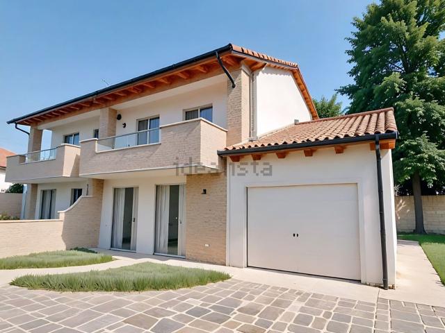 Villetta bifamiliare in vendita di 150 m² in Via Bassa III