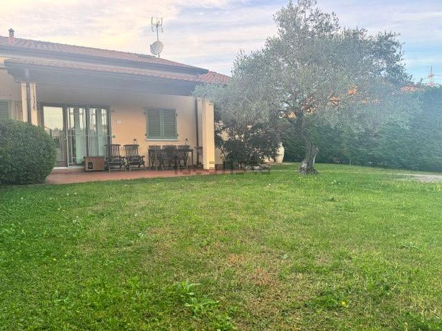 Villetta bifamiliare in vendita di 150 m² in Via Boettola Il Traversa