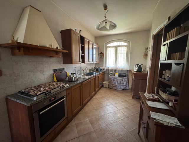 Villetta bifamiliare in vendita di 150 m² in Via Cisa Sud
