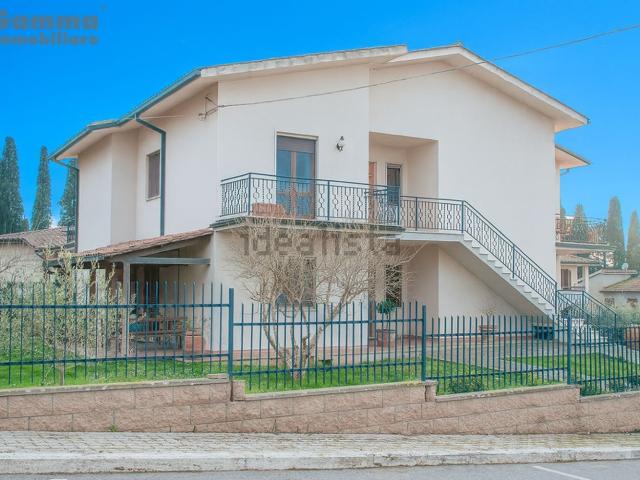 Villetta bifamiliare in vendita di 150 m² in Via Cosa