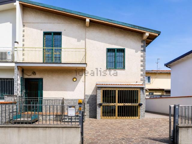Villetta bifamiliare in vendita di 150 m² in Via dei Gerani