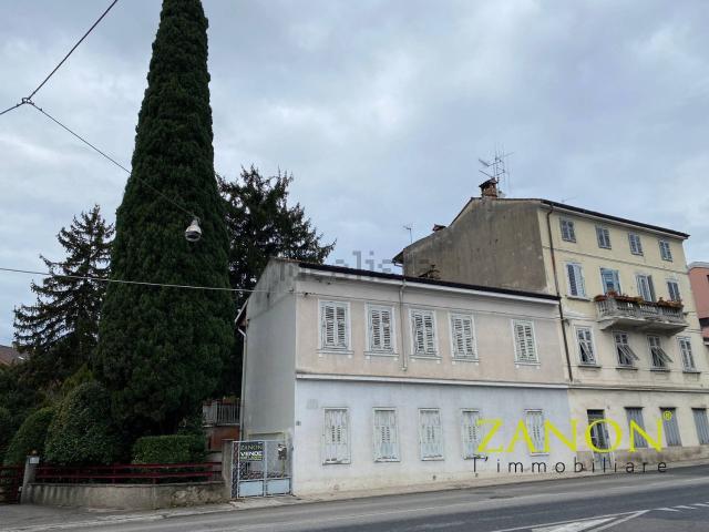 Villetta bifamiliare in vendita di 150 m² in Via dei Leoni