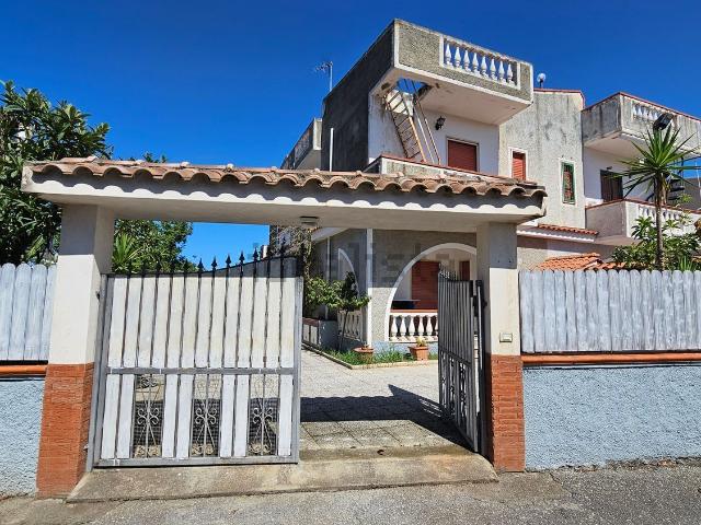 Villetta bifamiliare in vendita di 150 m² in Via del Mare