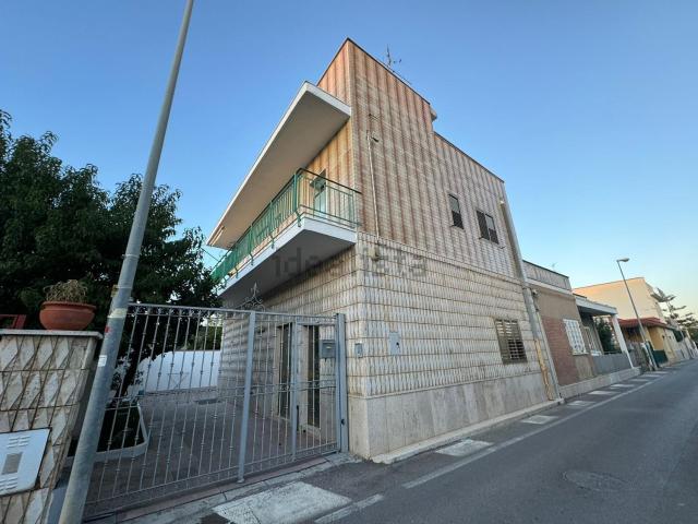 Villetta bifamiliare in vendita di 150 m² in Via dell&apos Olivo