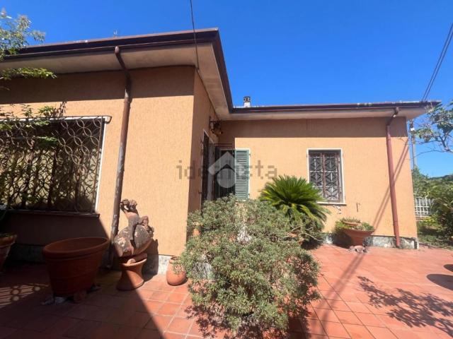 Villetta bifamiliare in vendita di 150 m² in Via della Crociata, 16