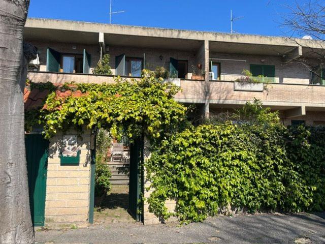 Villetta bifamiliare in vendita di 150 m² in Via della Salvia