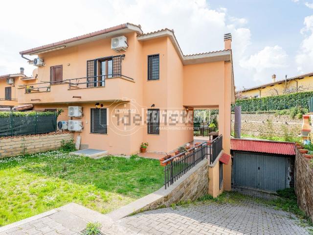 Villetta bifamiliare in vendita di 150 m² in Via di Monterosi