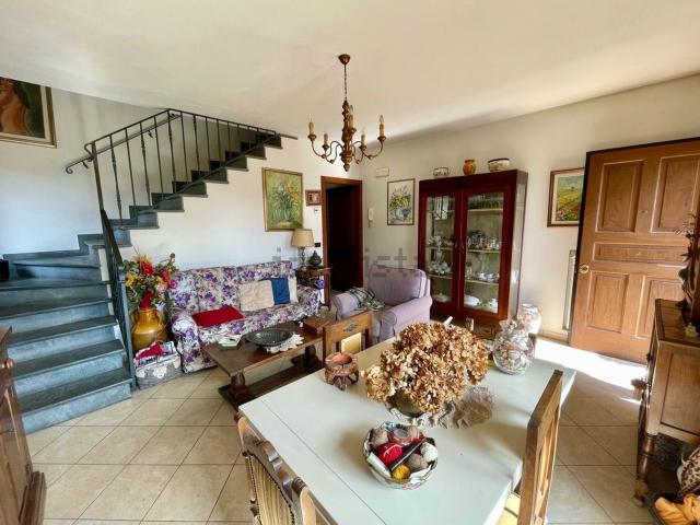Villetta bifamiliare in vendita di 150 m² in Via Enrico Toti
